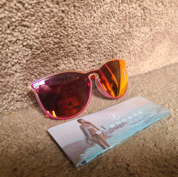 Blenders Sunglasses North Park X2 in Epic Dreamer - Picture 11 of 13